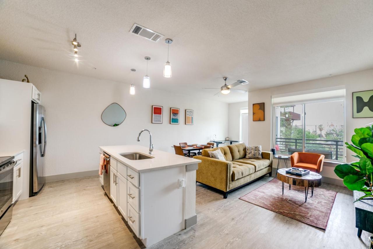 Downtown Apartment With Riverwalk Views Free Parking Pet Friendly Centrally Located On The Riverwalk San Antonio Exteriör bild