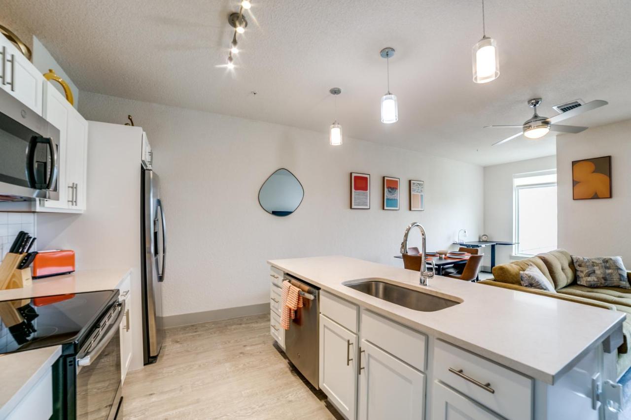 Downtown Apartment With Riverwalk Views Free Parking Pet Friendly Centrally Located On The Riverwalk San Antonio Exteriör bild