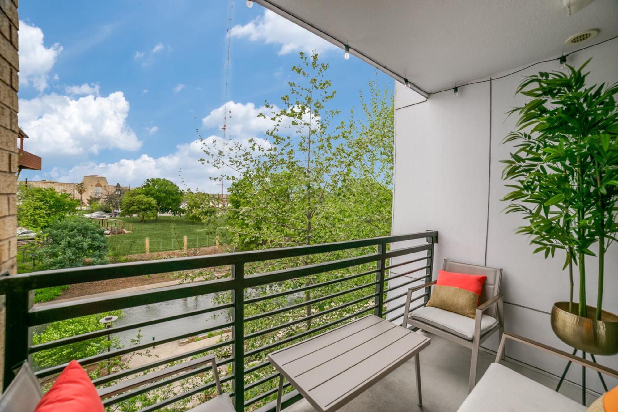 Downtown Apartment With Riverwalk Views Free Parking Pet Friendly Centrally Located On The Riverwalk San Antonio Exteriör bild